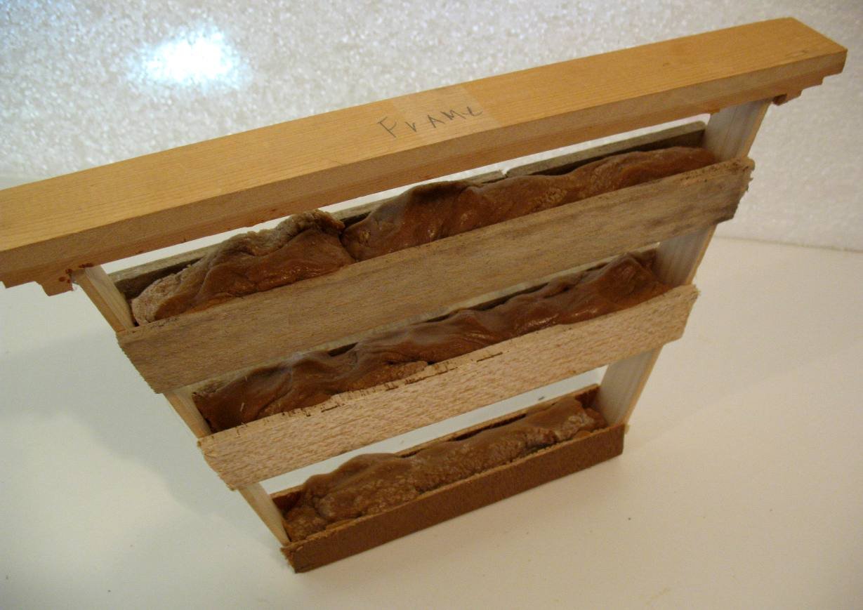 top bar pollen feeder